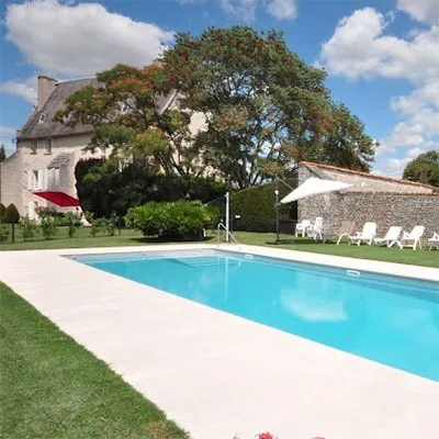 location de gîte avec piscine au calme à 10 minutes de Jonzac, Jonzac, LA MAJOR Conciergerie