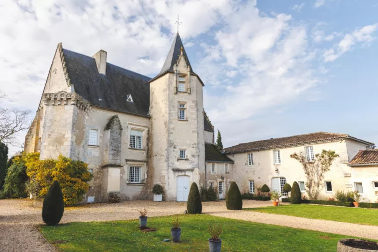 3 Gîtes dans la cour du Château de Meux, Jonzac, LA MAJOR Conciergerie