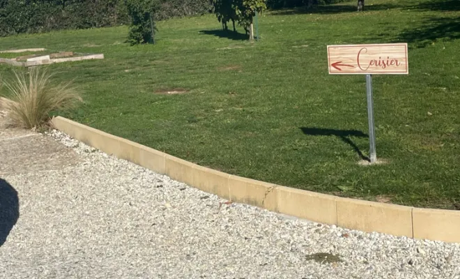Jardin Cerisier Chez Dom’s, 4 gîtes, pour curistes ou vacanciers à Jonzac, LA MAJOR Conciergerie