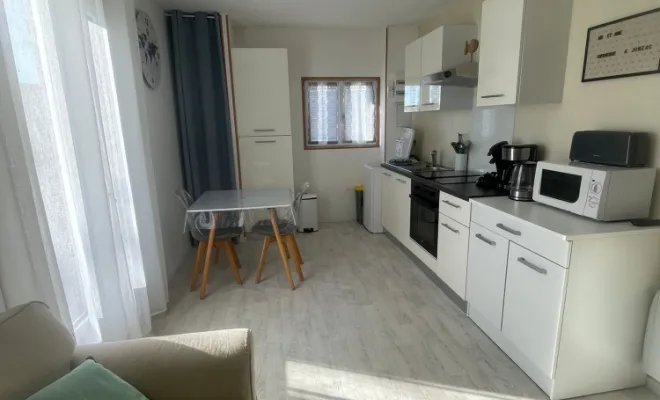 Espace repas Chez Dom’s, 4 gîtes pour curistes ou vacanciers à Jonzac, LA MAJOR Conciergerie