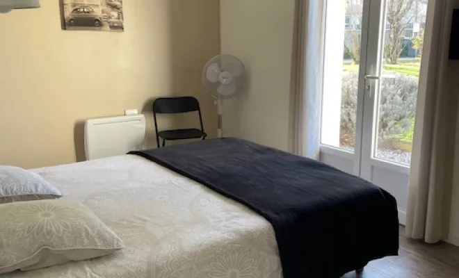 Chambre Lilas   Chez Dom’s, 4 gîtes, pour curistes ou vacanciers., Jonzac, LA MAJOR Conciergerie