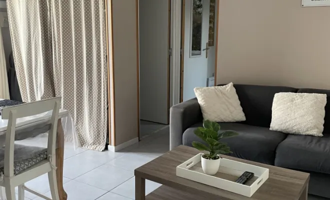 Salon Laurier Résidence Chez Dom’s, 4 gîtes pour curistes ou vacanciers à Jonzac, LA MAJOR Conciergerie