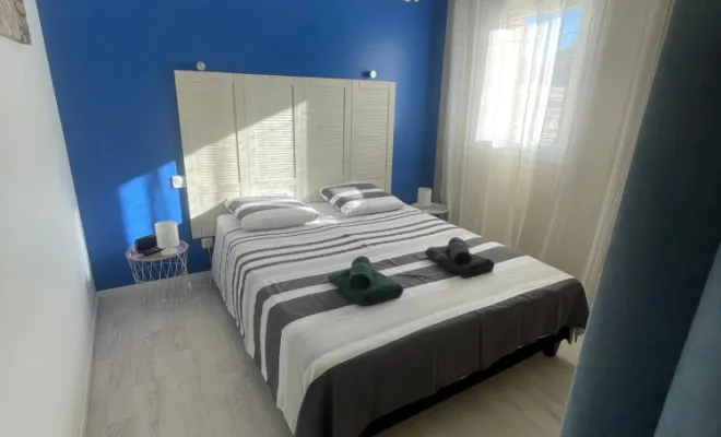 chambre Cerisier. Chez Dom’s, 4 gîtes pour curistes ou vacanciers à Jonzac, LA MAJOR Conciergerie