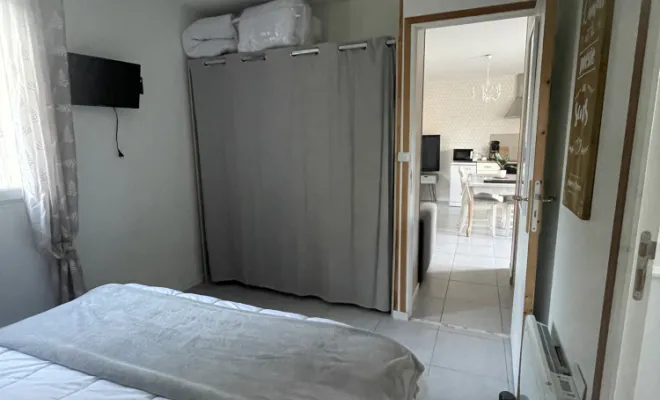 Chambre laurier Résidence Chez Dom’s, 4 gîtes, pour curistes ou vacanciers à Jonzac, LA MAJOR Conciergerie