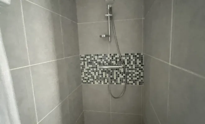 douche à l'italienne Laurier Résidence Chez Dom’s, 4 gîtes pour curistes ou vacanciers., Jonzac, LA MAJOR Conciergerie