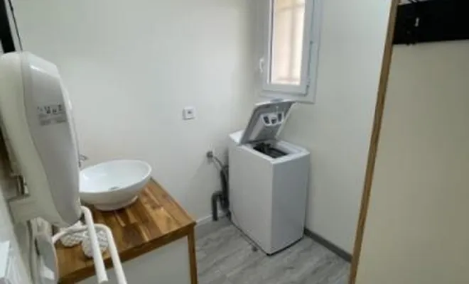 salle d'eau Lilas   Chez Dom’s, 4 gîtes, pour curistes ou vacanciers., Jonzac, LA MAJOR Conciergerie