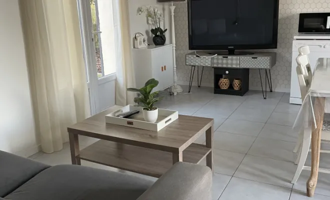 TV Laurier Résidence Chez Dom’s, 4 gîtes pour curistes ou vacanciers à Jonzac, LA MAJOR Conciergerie