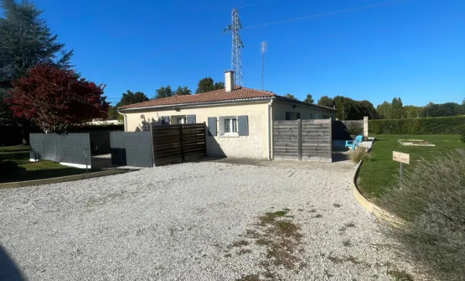 Parking Cerisier et Lilas Chez Dom’s, 4 gîtes, pour curistes ou vacanciers., Jonzac, LA MAJOR Conciergerie